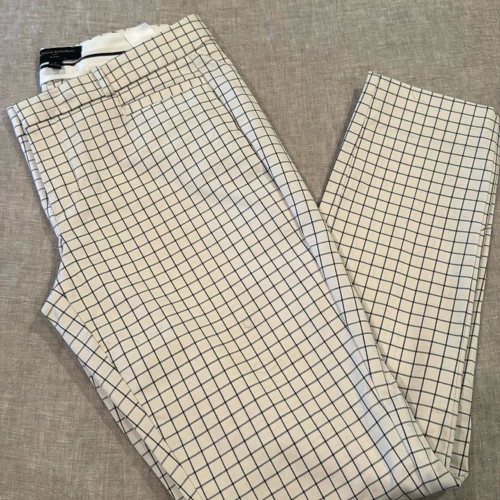 Sloan pants from banana republic, size 2. Worn once.